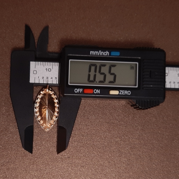 D’ Bello Accessories NWT Red Gem And CZ Gold Tone Pierced Earrings - Picture 4 of 4